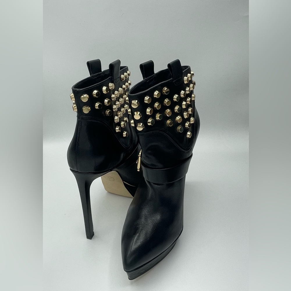 Stunning Michael Kors Studded Platform Bootie - Black leather Size 7